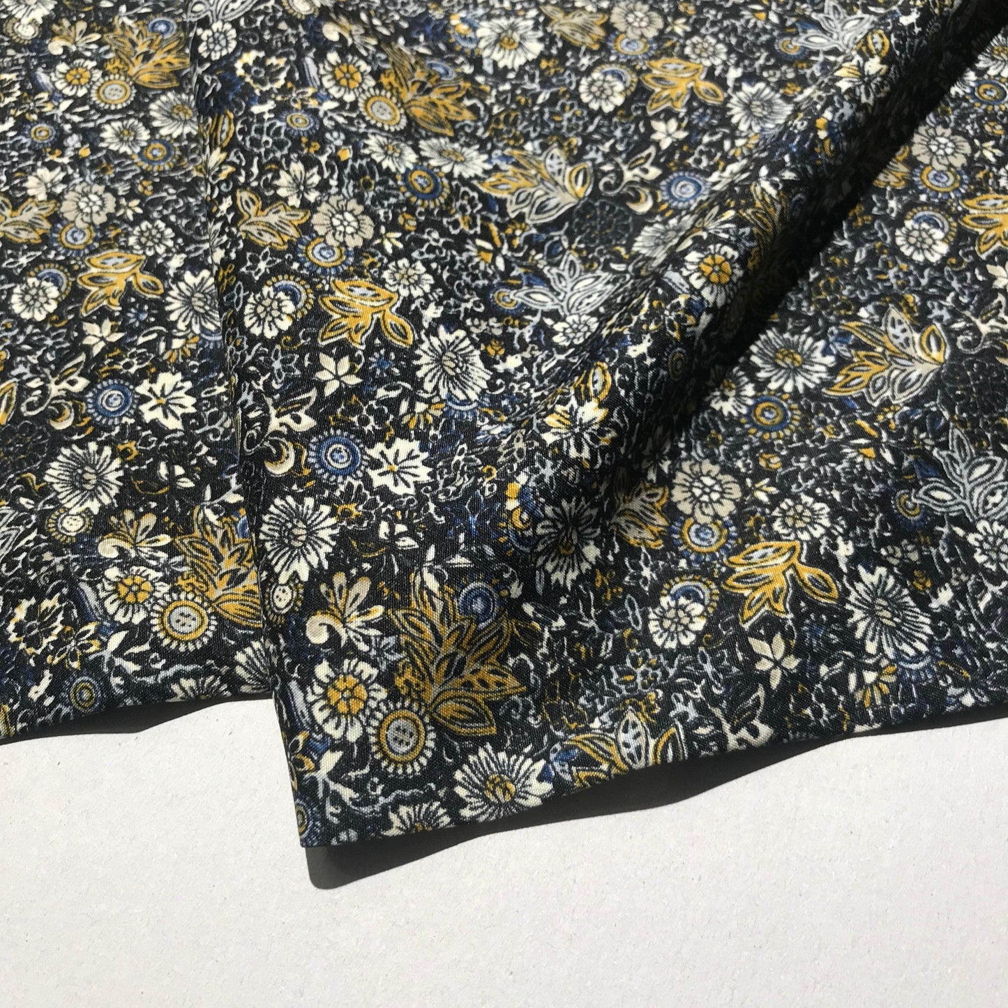 Mönstrade Modetyger - Mode Tyg Crepe Väldigt Mjuk Grön Blå Blad 28