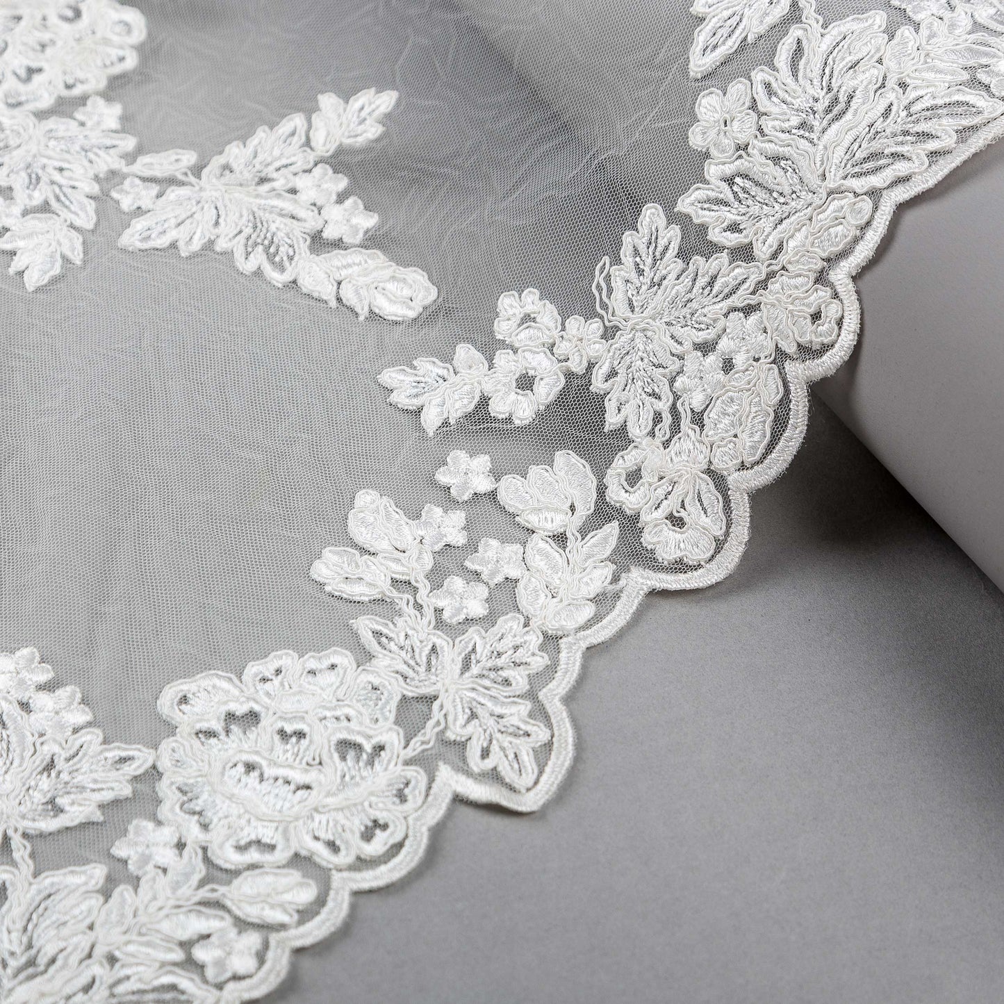 Brudspetstyg - Brud Bröllop Tyg Spets Tyll Elise Dekorativa Mönster Blommor och Blad Blommigt Benvit 19