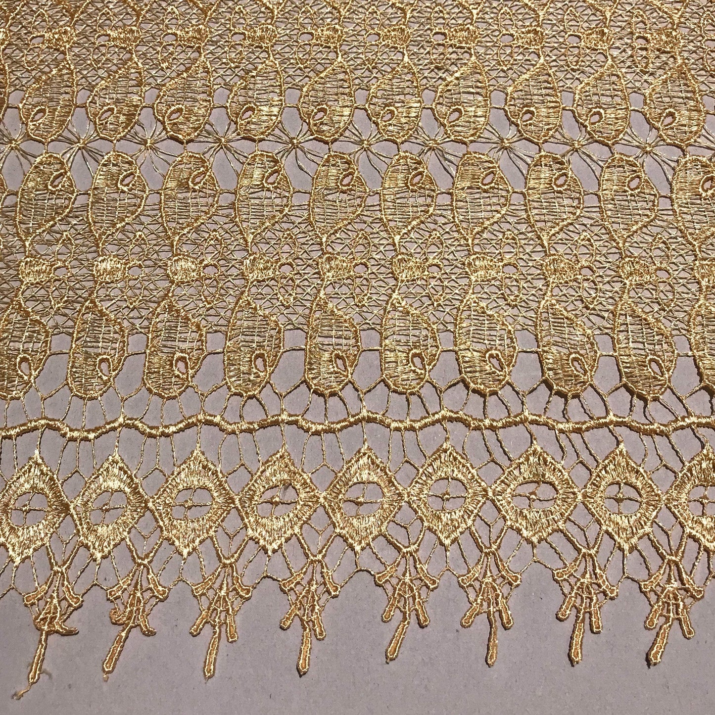 Spetstyg - Spets Beige Blad 15