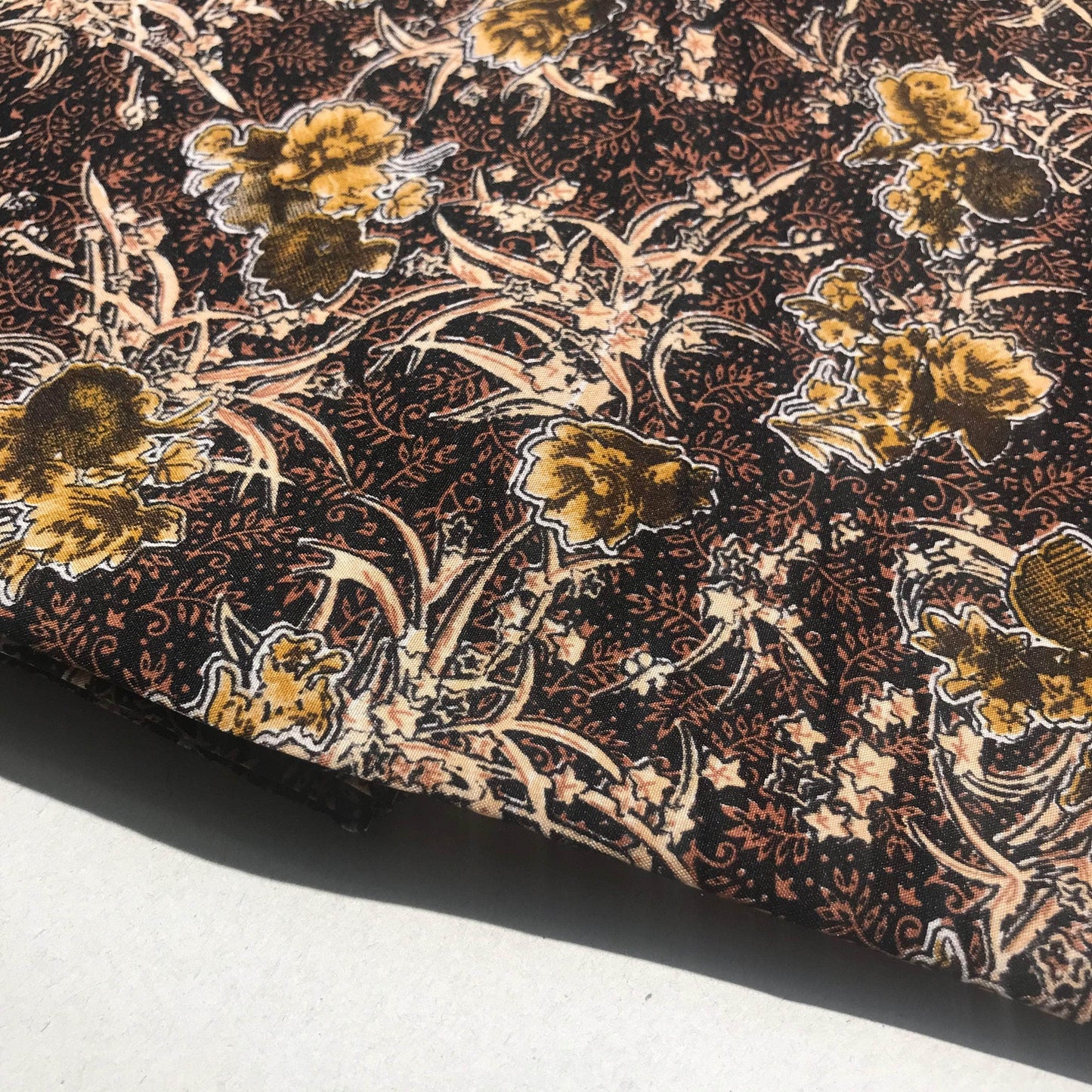 Mönstrade Modetyger - Crepe Mode Tyg Väldigt Mjuk Brun Beige Blad 9