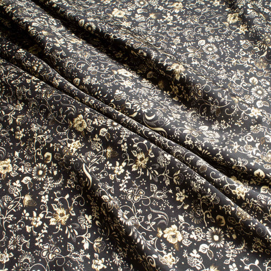 Mönstrat crepe blommigt mönster i svart och beige