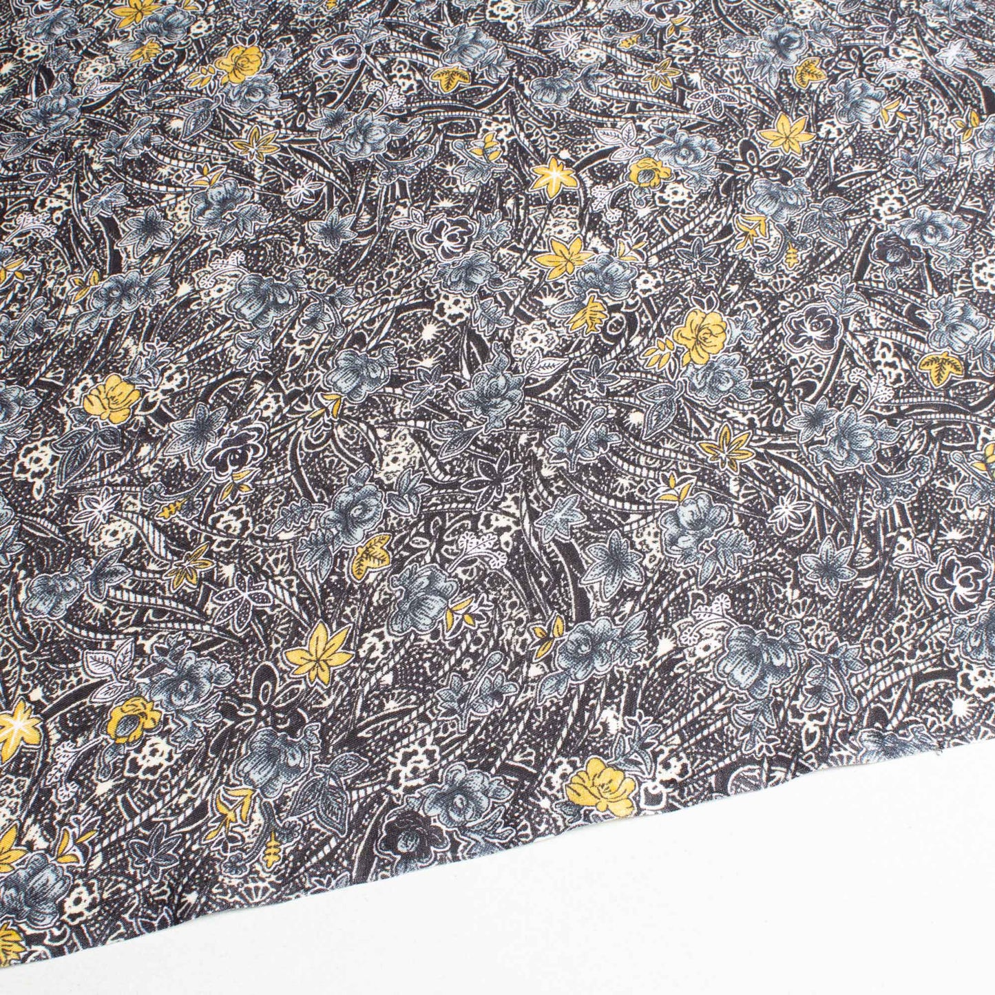 Mönstrade Modetyger - Tyg Mode Crepe Väldigt Mjuk Gul Blå Vit Svart Blommigt 39