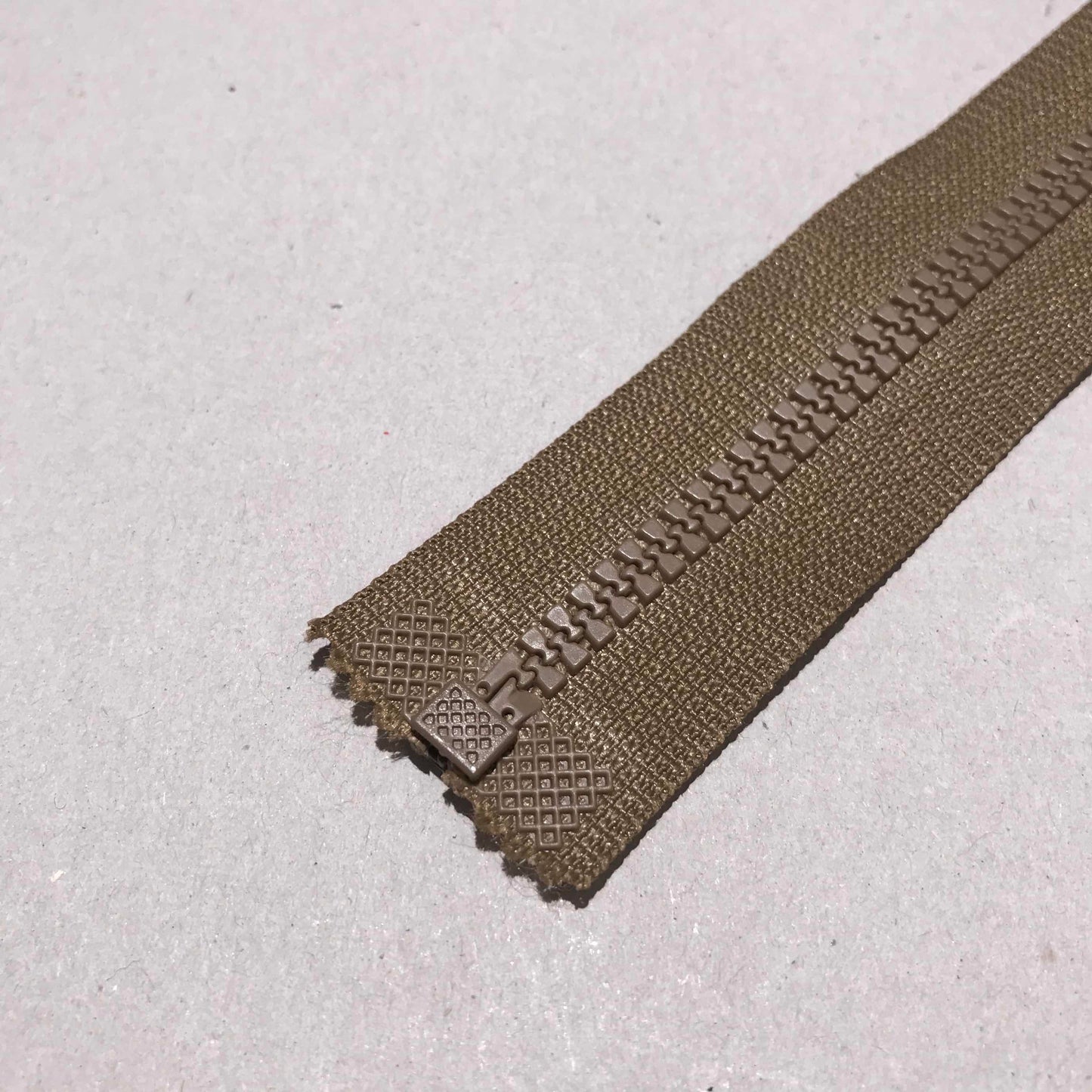 Dragkedja - RIRI Delbar Brun 79cm 20