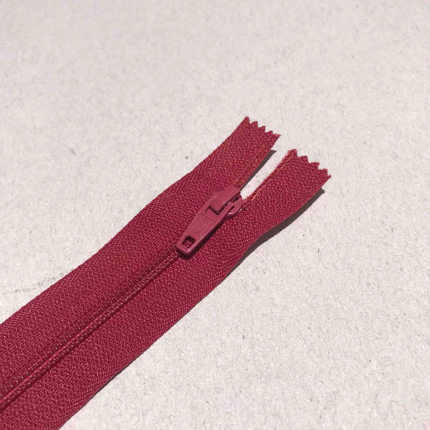 Dragkedja - Zipper Blixtlås RIRI Röd 18cm 23