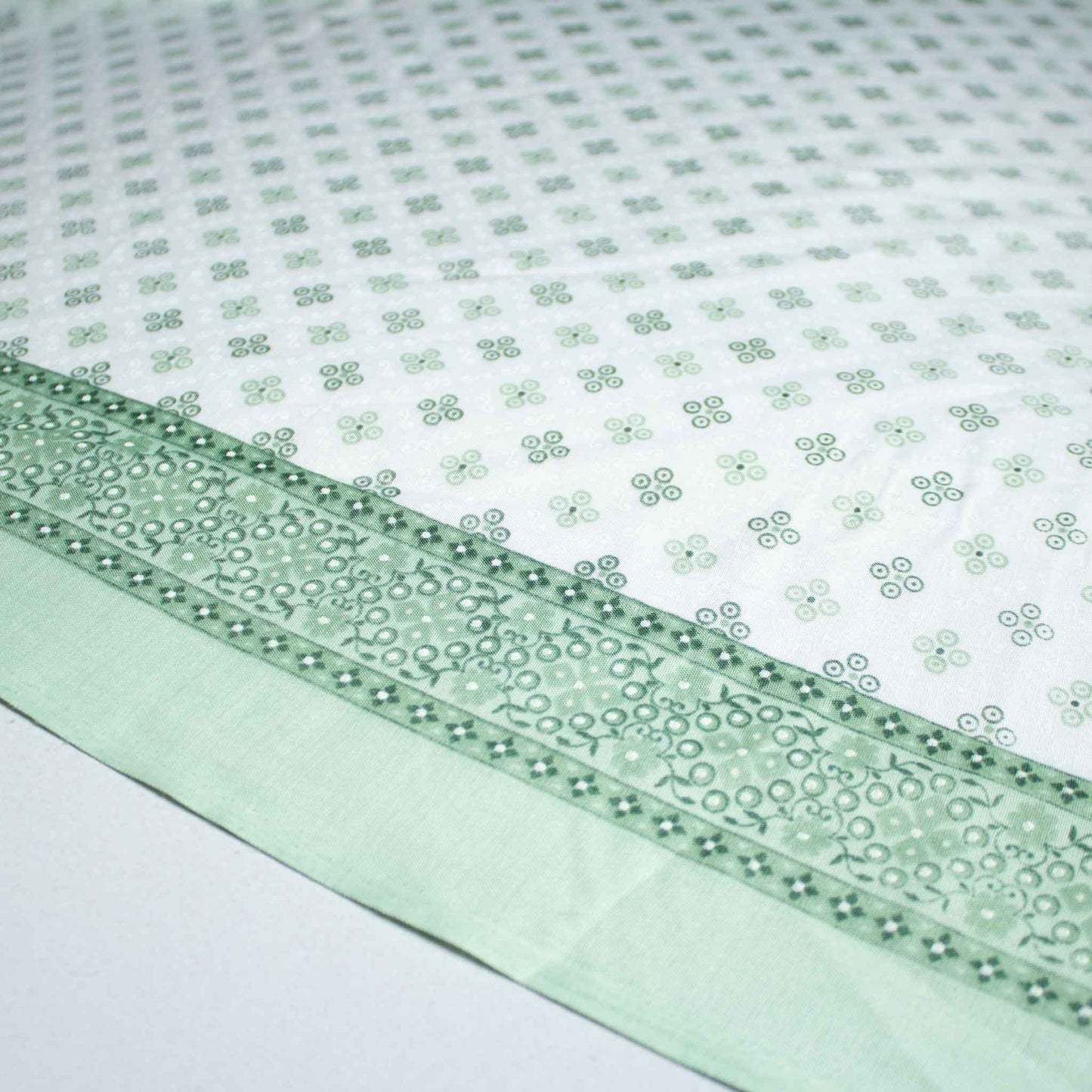 Mönstrade Modetyger - Crepe Mode Tyg Grön Benvit Prickigt 142