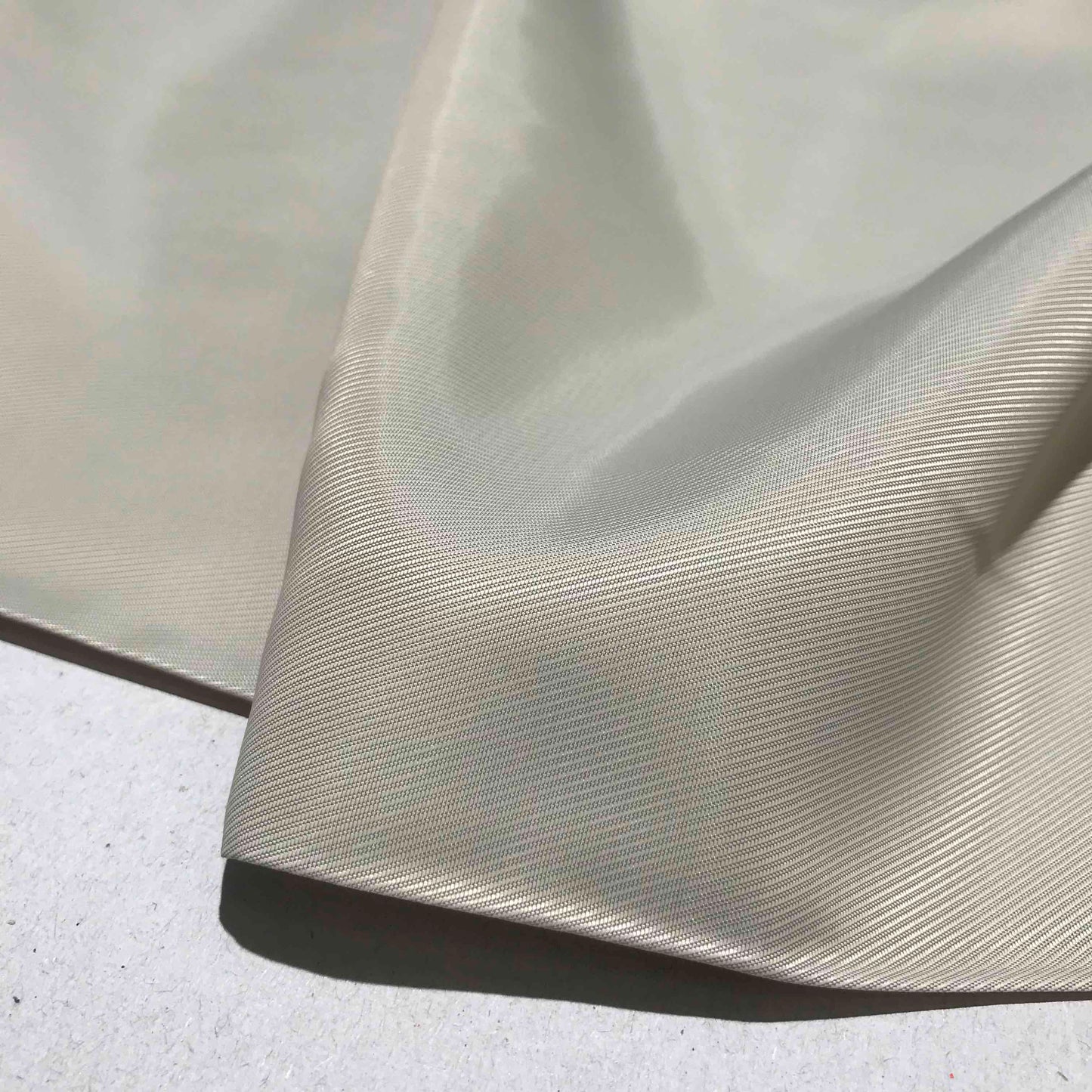 Fodertyg - Foder Tyg Viskos Ljusbeige Ljusgrön Diagonala Linjer 21