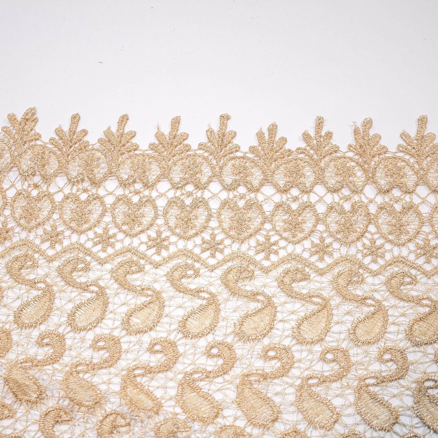 Spetstyg - Spets Beige Guld Paisley 8