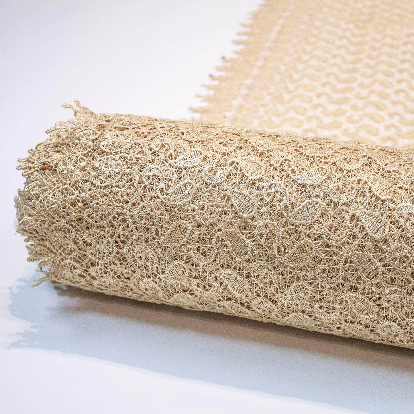 Spetstyg - Spets Beige Guld Paisley 8