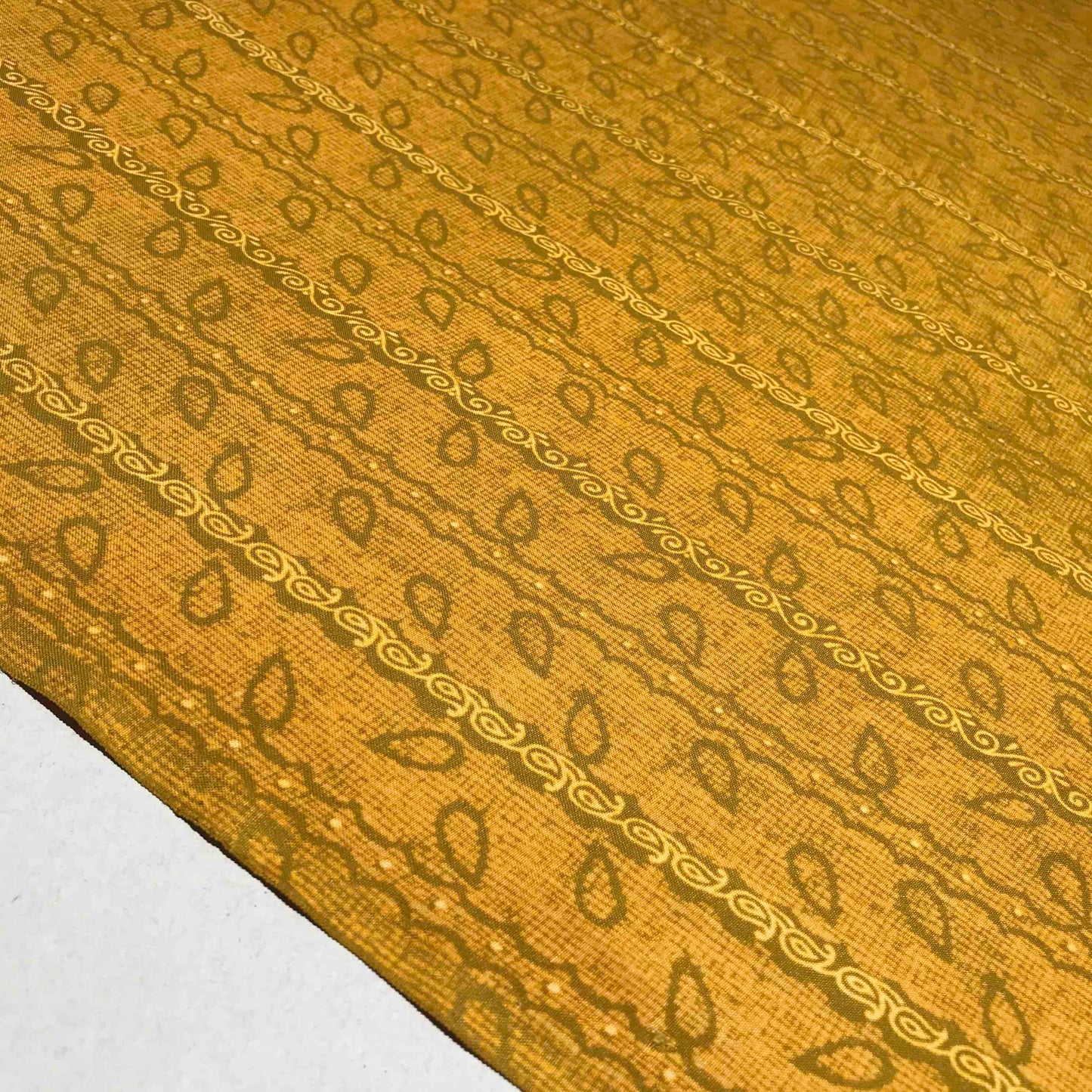 Mönstrade Modetyger - Gul Grön Paisley 39