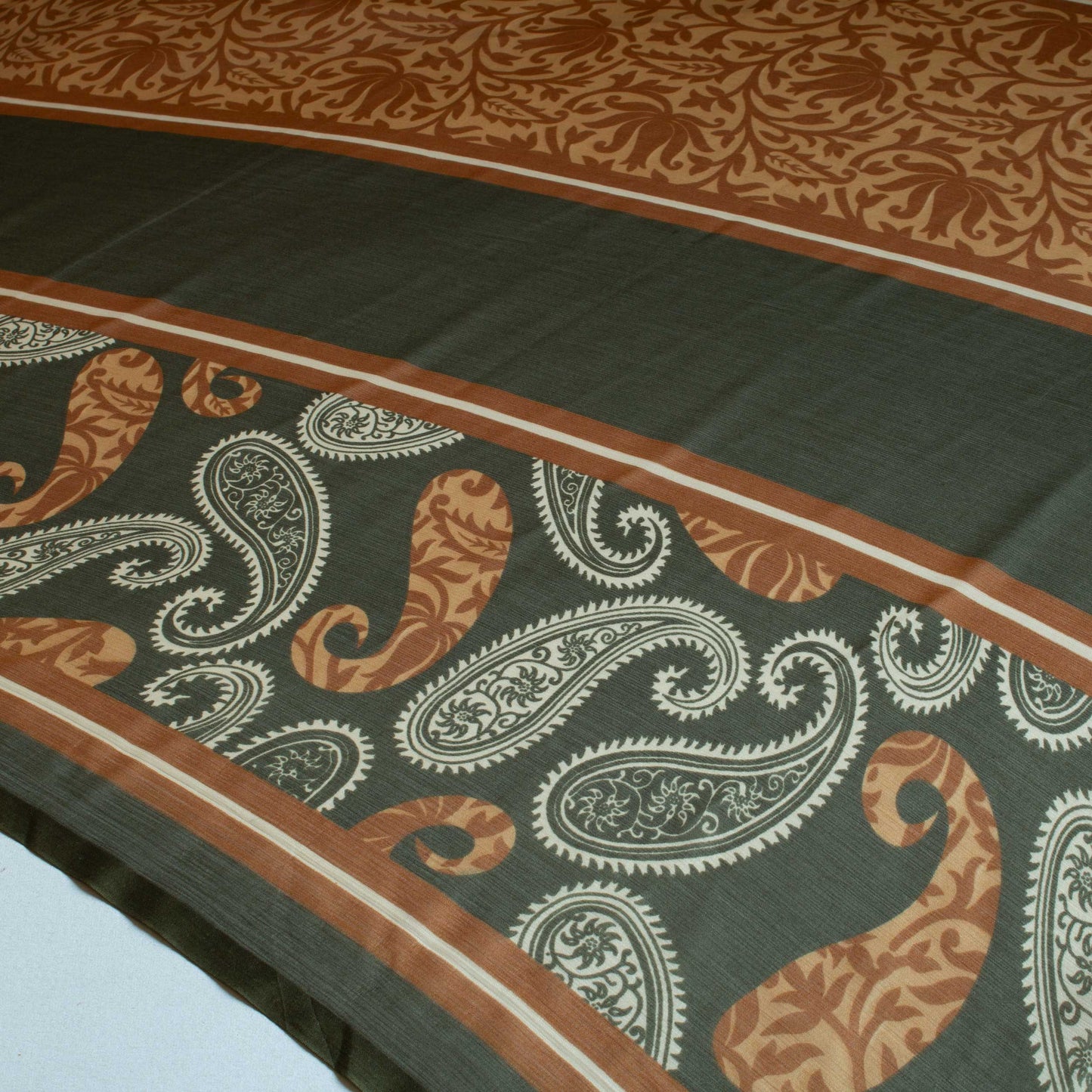 Mönstrade Chiffongtyger - Chiffong Grön Brun Blommigt Benvit Paisley Border 102