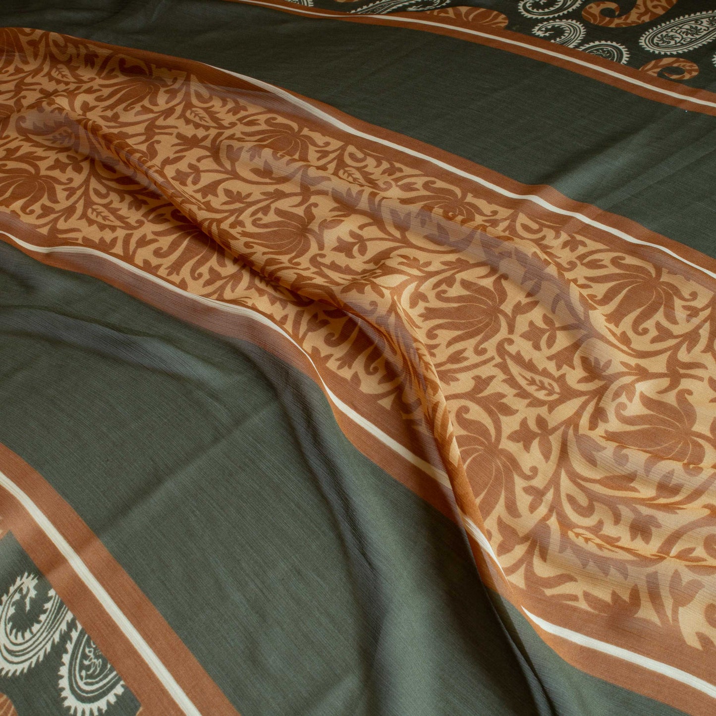 Mönstrade Chiffongtyger - Chiffong Grön Brun Blommigt Benvit Paisley Border 102
