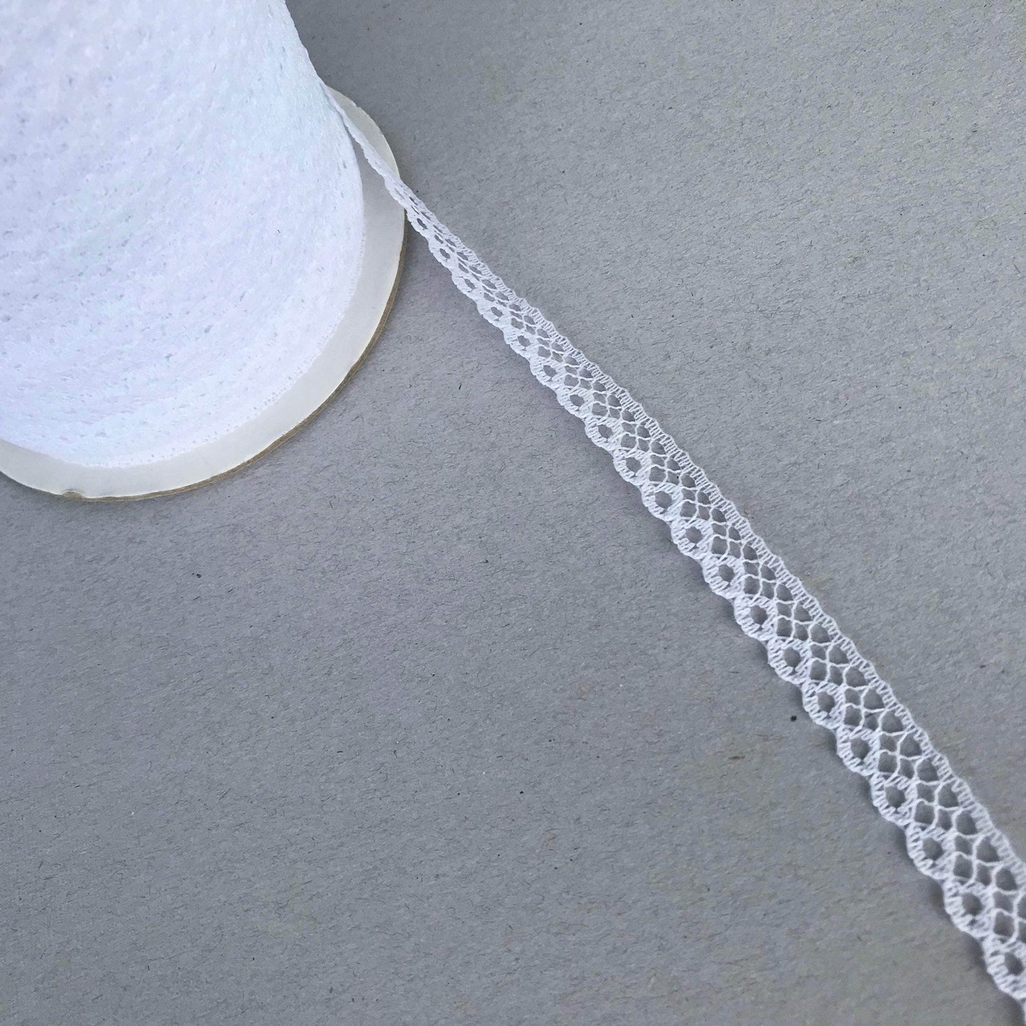 Spetsband - Band Chantilly Spets Vit Saga 7