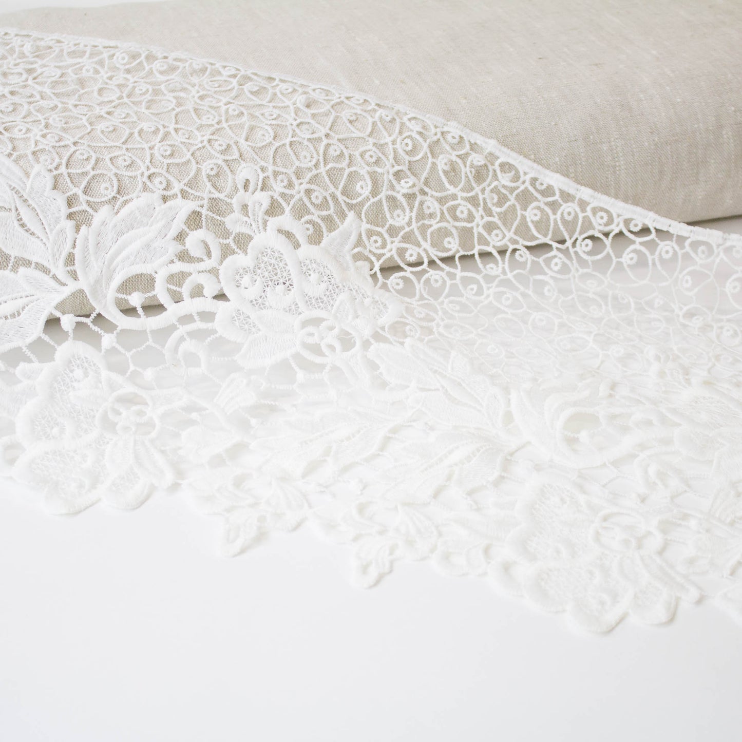 Broderade Spetsband - Knypplad Spets Vit Ultrabred Blommor & Bladslingor 6