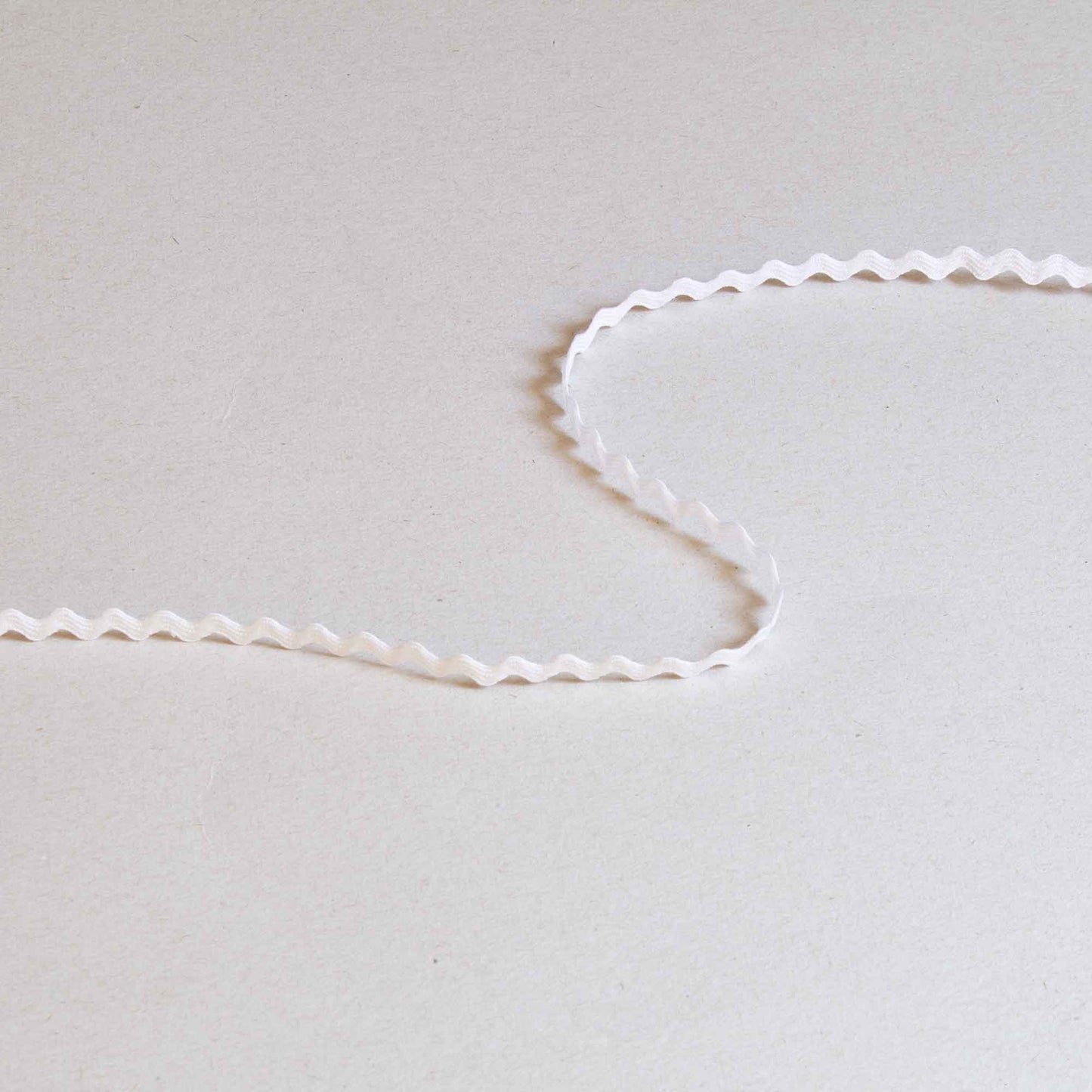 Band - Tygband Matt Vit Vågig 74