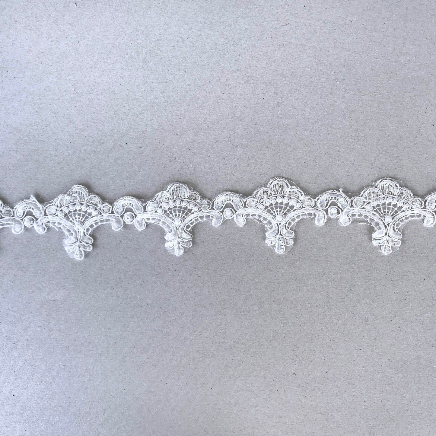 Brudspets band - Tygband Brud Bröllop Old Fashioned With Pearls - Benvit 30