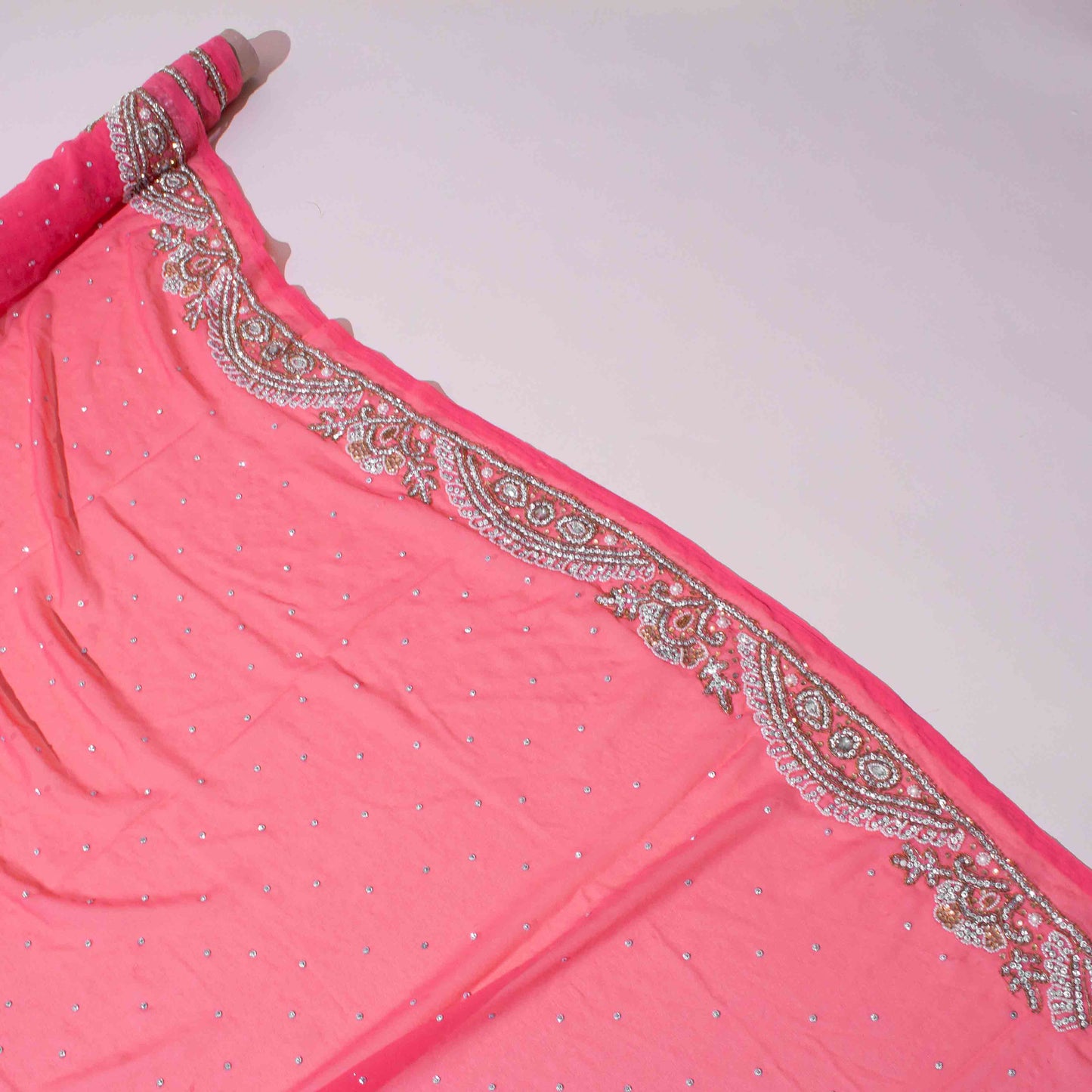 Kaftan - Aprikos Rosa Chiffong Silver / Guld / Vit Strass 23