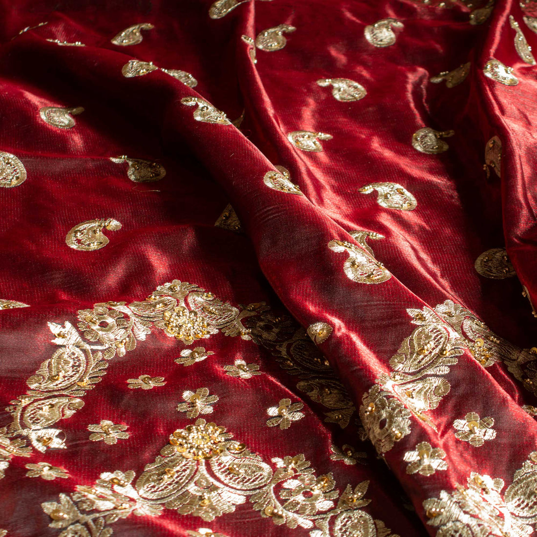 Sari: Traditionell Indisk Klänning