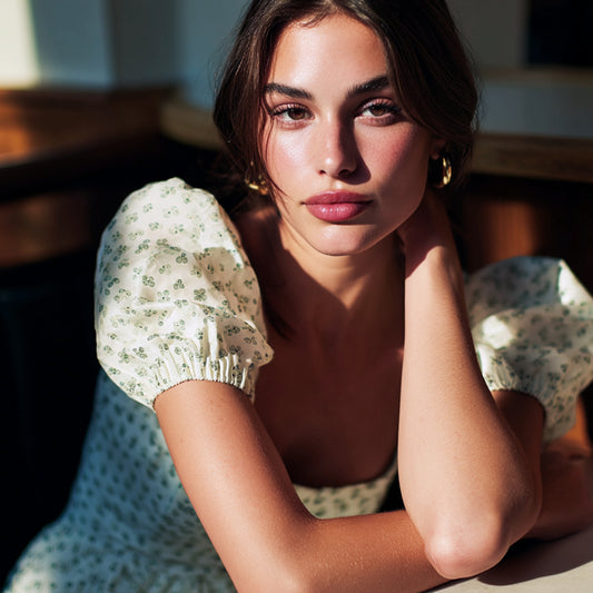 Mönstrade Modetyger - Crepe Mode Tyg Grön Benvit Prickigt 142