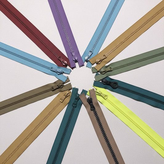 Dragkedjor, 10 st per paket – YKK, RIRI och fler märken. Olika längder (10 cm – 100 cm) och färger.