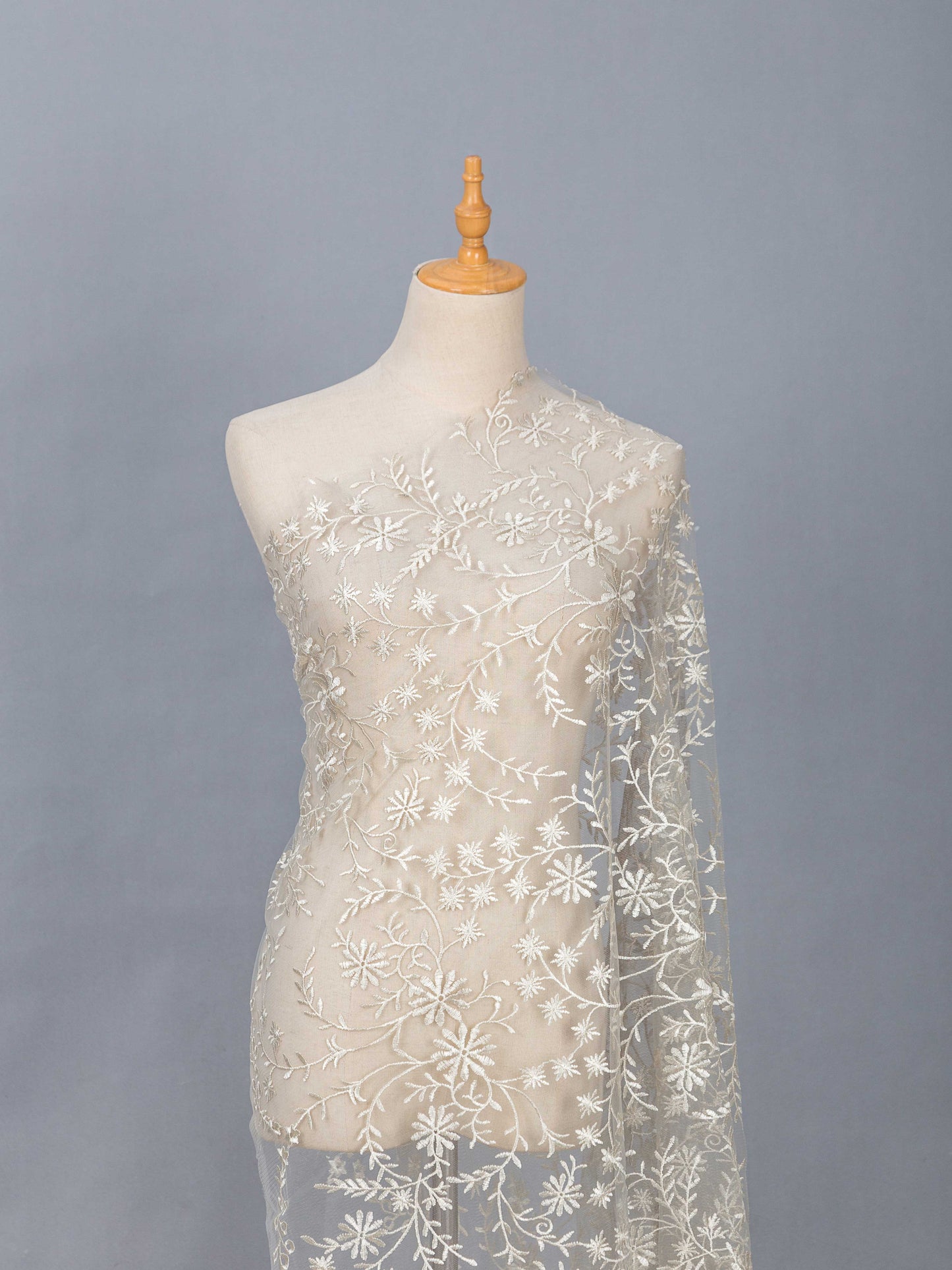 Broderat Tylltyg - Spets Fernanda Smala Blommor och Blad Blommigt Beige Grå 21