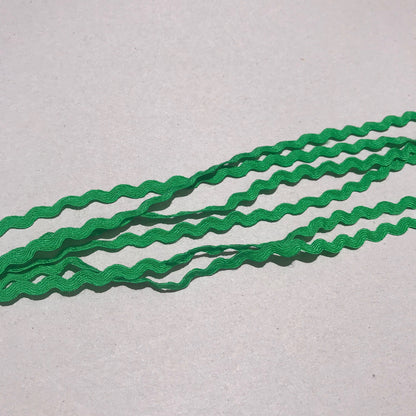 Band - Tygband Vågig Grön 0,5cm 41