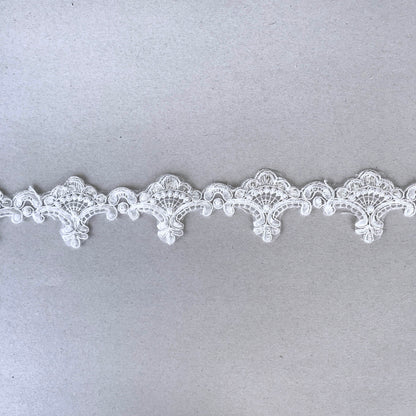Brudspets band - Old Fashioned With Pearls - Benvit 30