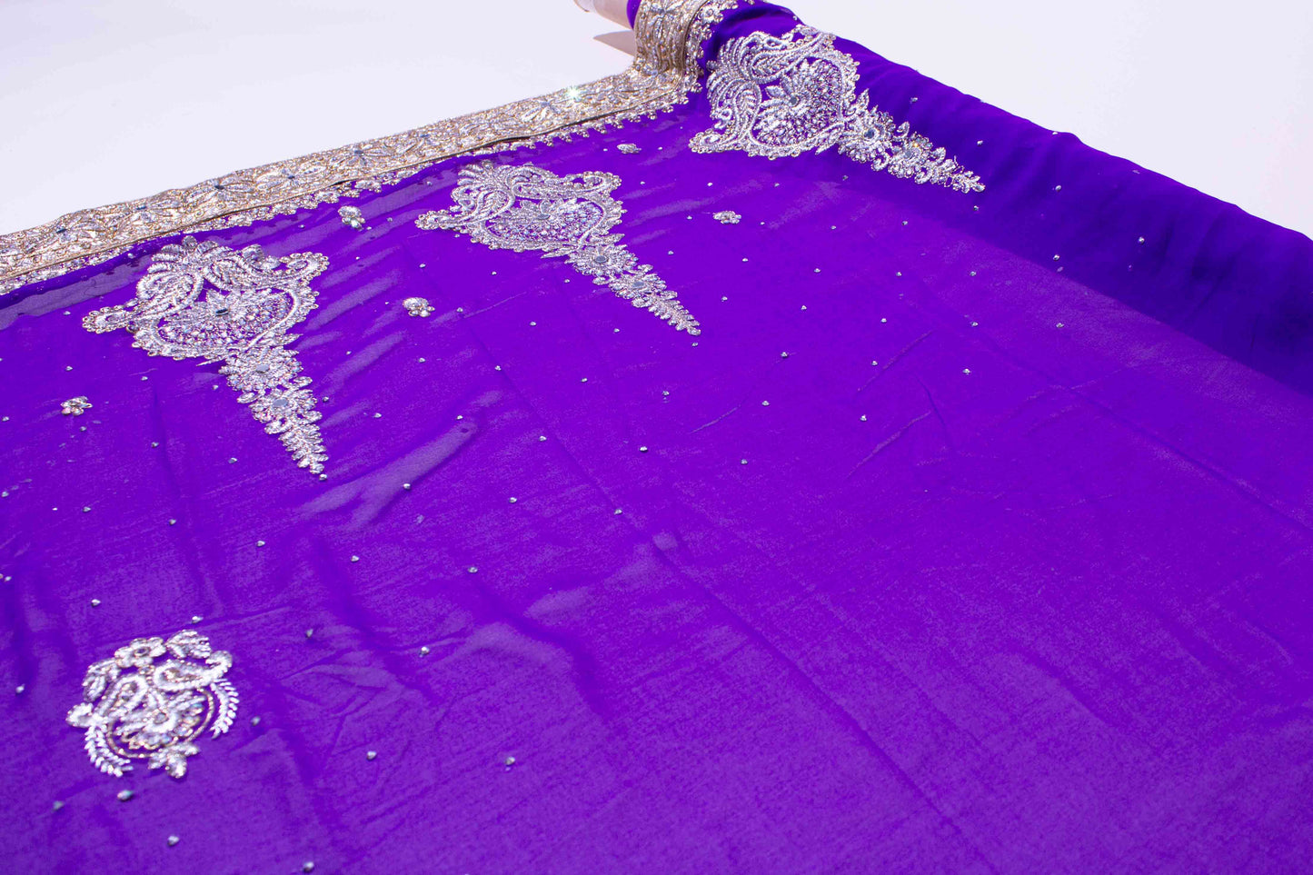 Sari - Lila Chiffong Guld Brodyr Silver Strass 30